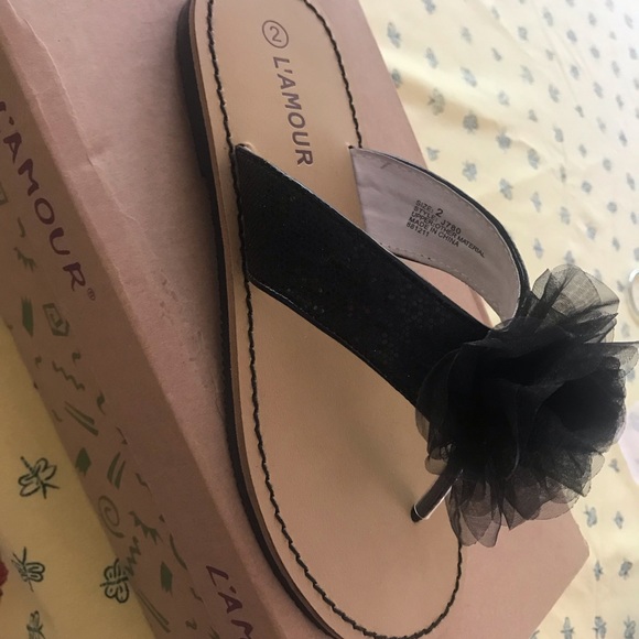 Little girl size 2 L’AMOUR sandal - Picture 3 of 4